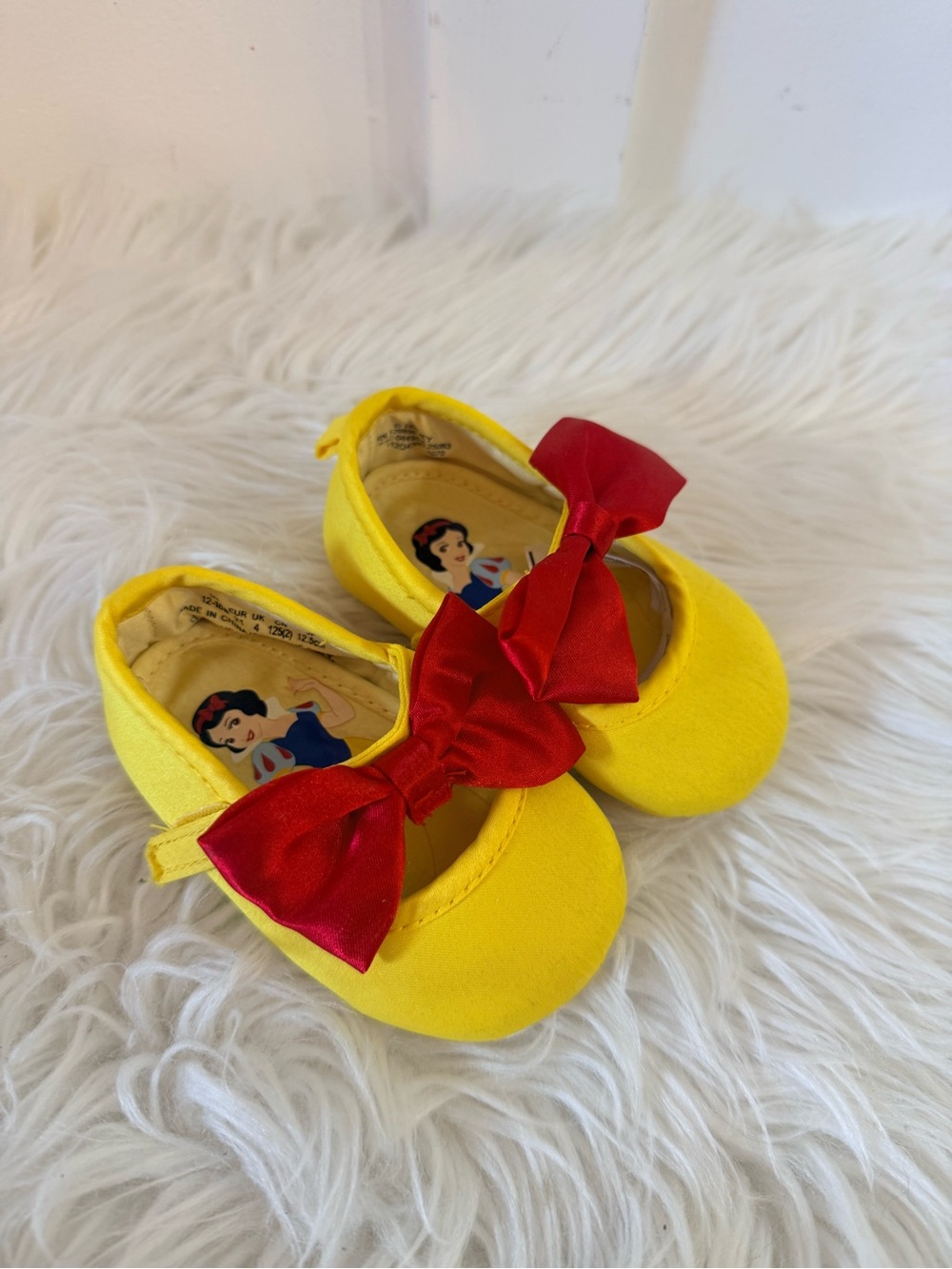 💫4/$25 • Disney Store Snow White Shoes